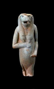Statue der Göttin Theoris Fayence © Roemer- und Pelizaeus Museum, Hildesheim, Foto: Sh. Shalchi